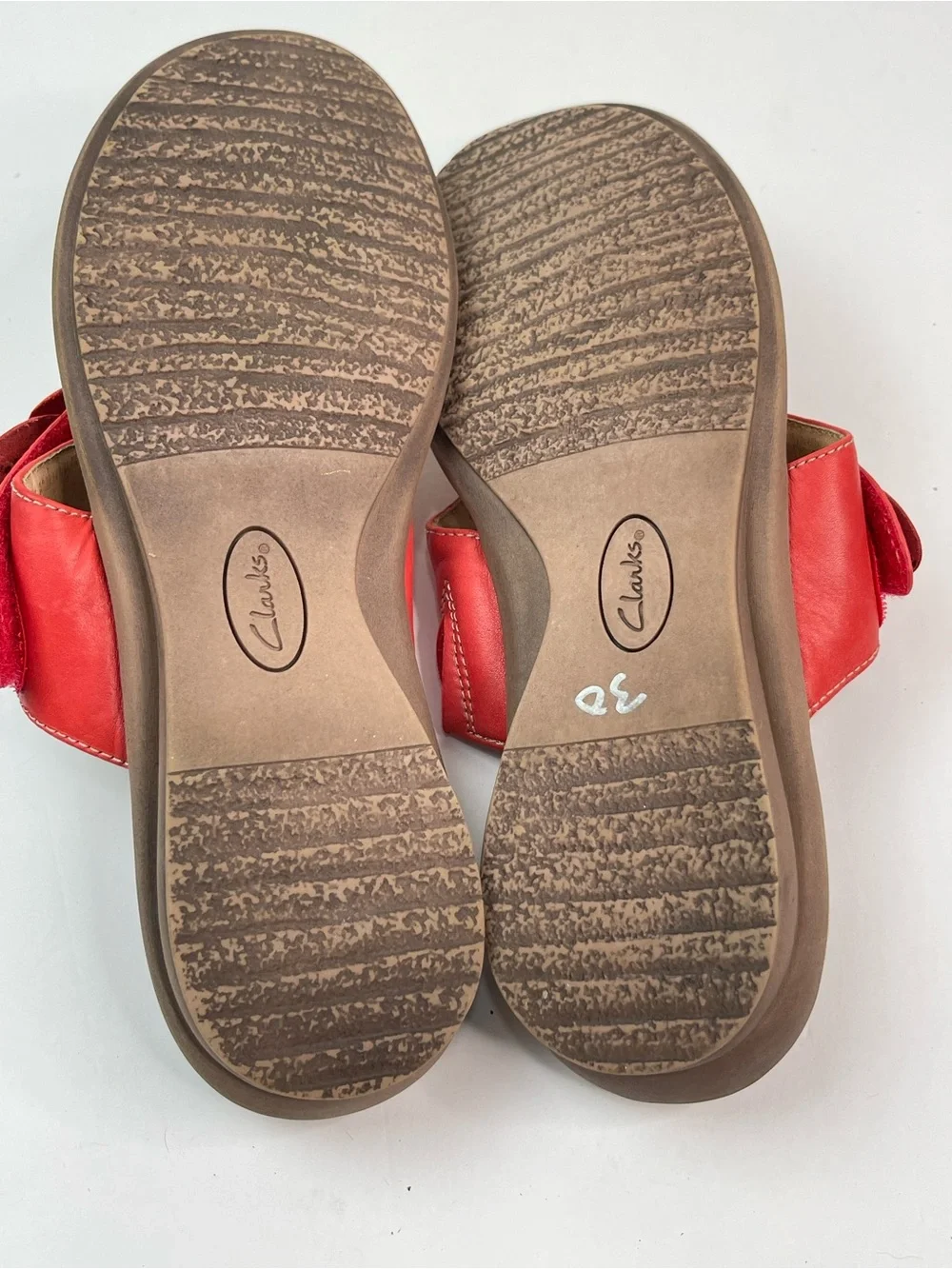 Clarks Brynn Coral Red Leather Floral Thong Sandals Flip Flops Women's SIZE 10 M